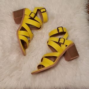 NEW Michael Antonio yellow block heel sandals (9)